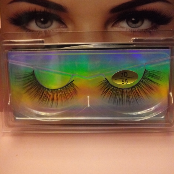 Lashes - Picture 2 of 3